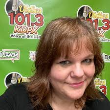 Jennifer Lipp's Instagram, Twitter & Facebook