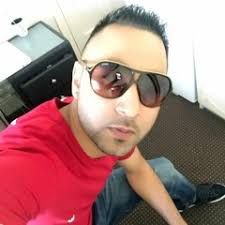 Listen to Munde Pee Pee Ke Desi (Sahotas) by Manjinder Gill 2 in TEJ-E  playlist online for free