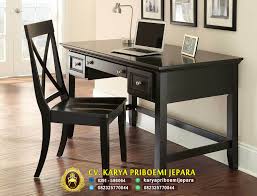 Selain digunakan sebagai alas, meja kantor juga berfungsi sebagai tempat untuk meletakkan peralatan kerja, laptop, komputer dsb. Meja Kantor Jati Minimalis