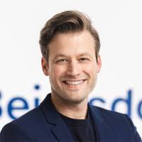 1100+ "-ing. Laufenberg" profiles