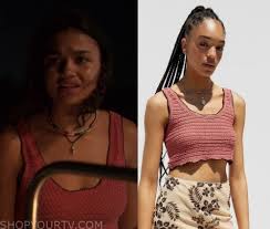 Outer banks season 2 will put fans back on the hunt for the royal merchant's gold, but there's also another pressing matter to contend with as the season progresses. Kiara Outer Banks Fashion Clothes Style And Wardrobe Worn On Tv Shows Shop Your Tv