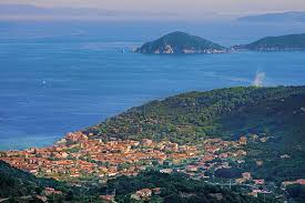 In soli 20 chilometri di costa sono racchiuse località diverse tra loro e adatte per ogni tipo di vacanza: Top 18 Case Vacanze E Appartamenti In Marciana Marina Economici á… Prenotazione Immediata