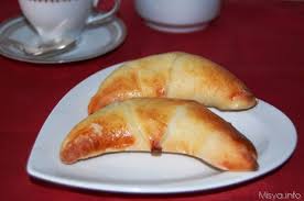 Un dolcetto ottimo per la colazione e che possiamo preparare in casa! Cornetti Veloci Ricetta Cornetti Veloci Di Misya