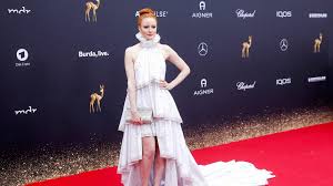 Für viel aufregung am roten teppich sorgte lupitas babyblaues kleid, um das sie jeder andere promi beneidete. Bambi Verleihung Welcher Promi Trug Das Beste Outfit