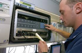 File:US Navy 050621-F-1342R-007 U.S. Navy Aerographer's Mate 3rd Class  Antoine Giacometti programs