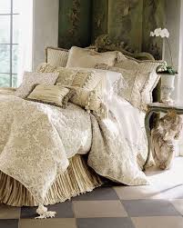 اجمل اثاث المفارش مفارش غرف نوم عصريه مفارش غرف نوم كلاسيكية Home Decor Bedroom Sophisticated Bedroom Small Apartment Decorating