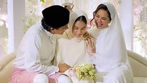 Mula diperkatakan netizen sharnaaz atau nama sebenarnya, sharnaaz ahmad basir ahmad, 32, melangsungkan pernikahan pada 31 mac ini di kediaman pengantin perempuan yang terletak di kuala lumpu. Engku Emran S Prime Upload After Nikahi Noor Nabila Was Highlighted Netral News