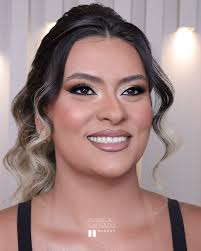 Mais detalhes dessa produção que foi sucesso ✨ Obrigada pela confiança  @gabysenadiniz LÁBIOS Glitter Dourado da minha coleção Batom Thalita + Soft  Power marrom + Gloss Beauty @isabelasalgadocosmetics #maquiagem  #maquiagemdelicada #maquiagemcontagem ...