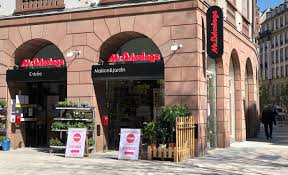 Ce n'est qu'en terminant de rafistoler un tiroir que je me rends compte que la super glue a coulé juste sous mon iphone. Peinture Travaux Et Jardinage Le Mr Bricolage De Strasbourg Rouvre Ses Portes