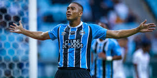 Maranhense Carlos Vinícius fica livre para pré-contrato
