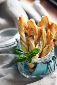 Rezept Einfache Blatterteigstangen Mit Speck Und Zwiebeln Partyrezepte Fingerfood Oktoberfest Essen Fingerfood