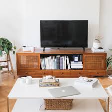 7 Tips For Where To Put Your Television Describe any room of the flat you can see in exercise 1.