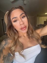 Andrea Holguin's Instagram, Twitter & Facebook