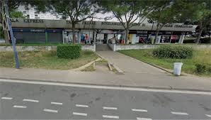 Marc molho au 07 77 25 25 10 , vous présente un appartement familial, avec balcon, situé rue racine, et à proximité de st priest village. Saint Priest Le Maire Et Des Policiers Vises Par Des Tags Menacant De Viol Leurs Proches Actu Lyon