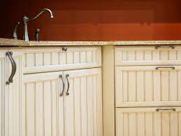 In terms of cabinet hardware finishes, go for antique brass, pewter and brushed when it comes to kitchen cabinet hardware design, country kitchen cabinets pulls and handles usually have period style inspirations which are. Kitchen Cabinet Door Handles And Knobs Pictures Options Tips Ideas Hgtv
