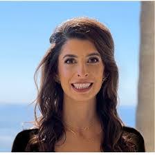 Dora Schwartz's Instagram, Twitter & Facebook