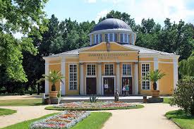 Valley of the beautiful women; Cheb Ferienwohnungen Hotels Sehenswurdigkeiten