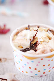 Sunday Vanille Sauce Chocolat Sauce Caramel Et Cacahuetes Chefnini Recette Glace Alimentation Recettes De Cuisine
