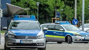 Bei der bundeswehr gibt es zahlreiche dienstgrade bei heer, luftwaffe und marine. Rechtsextremer Bundeswehr Reservist Fuhrte Politiker Liste Polizei Durchsucht Wohnungen Nach Waffen