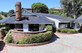 Born june 28, 1971) is a business magnate, industrial designer, and engineer. Photos Elon Musk Sells The Gene Wilder House To Wilder S Nephew