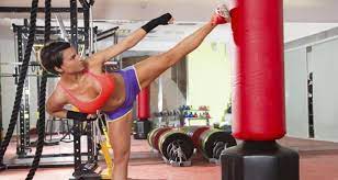Kick Boxing Throw Punches And Kicks To Get Toned Thehealthsite Com