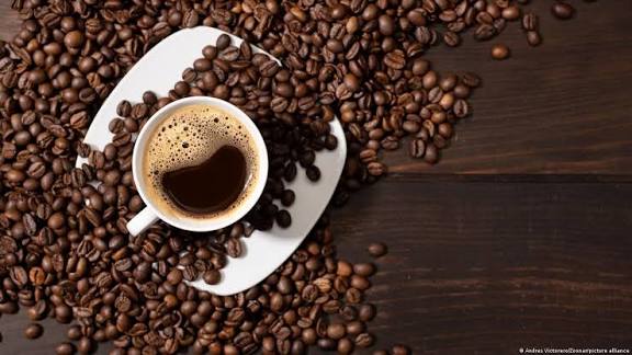 القهوة لا تسبب الجفاف كما هو شائع .. ولكن بشرط