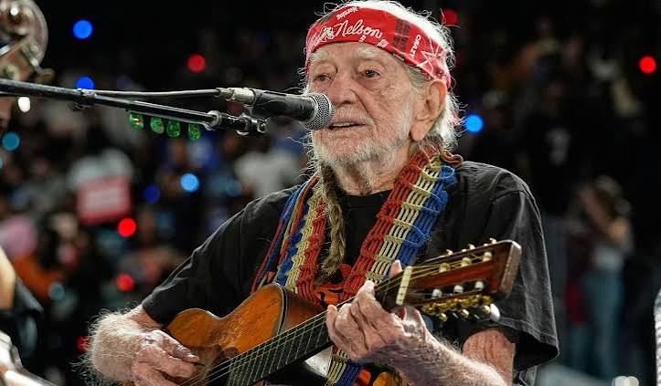 Willie Nelson keeps living the life he loves at 92. 'I'm not through with it yet'