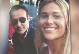 6 específicamente de la comuna de los sauces.desde 2005 está casado con la cantante y actriz paloma soto, con quien tiene cuatro hijos: Comunicado Oficial Enrique Ponce Y Paloma Cuevas Confirman Su Separacion Y Ruegan Maximo Respeto