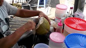 Rebus santan, air kelapa, gula pasir dan sirupnya sampai mendidih. Cara Membuat Es Kelapa Muda Youtube