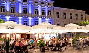 Pölten gibt es einige p+r anlagen, an denen das parken kostenfrei ist und man direkt an das öffentliche verkehrsnetz angebunden ist. Cafe Roma Sankt Polten Restaurant Bewertungen Telefonnummer Fotos Tripadvisor