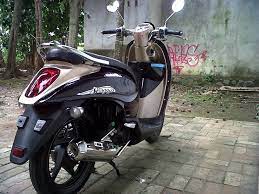 Pada dasarnya motor matic honda ini memang memiliki desain stylish dan elegan sehingga gampang dimodifikasi. File Scoopy Thailand Look Scoopy Modifikasi Honda Scoopy 2014 05 03 01 33 Jpg Wikimedia Commons