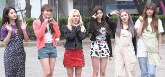 The group is composed of six members: Everglow Wikipedia