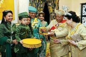Tuanku syed sirajuddin ibni tuanku syed putra jamalullail (born 17 may 1943) is the current raja of perlis , reigning since 17 april 2000. Pin On Royalty Malaysia