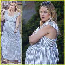 Lauren Conrad Shows Off Growing Bump At Her Baby Shower Lauren Conrad Pregnant Celebrities Just Jared