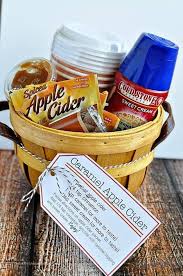 As family and friends gather for the best feast of the year, find great thanksgiving gift ideas to greet them with. 8 Quick Simple Thanksgiving Teacher Gifts