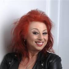 Mandy Holliday's Instagram, Twitter & Facebook