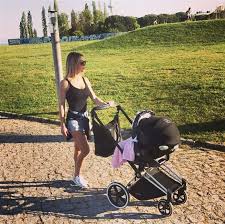 Maybe you would like to learn more about one of these? A Primeira Fotografia De Laura Figueiredo Junto Da Filha