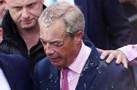 Nigel Farage pelted with milkshake before boarding campaign bus  https://tinyurl.com/48my7767