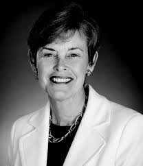 Elizabeth Finke's Instagram, Twitter & Facebook