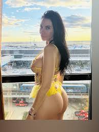 OnlyFans Model in milf - FameRegistry.com