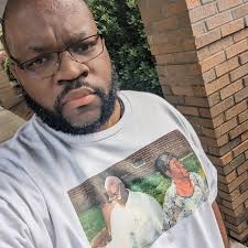 Jayson Tatum had his 6 year old son, Deuce, pose like Kobe Bryant after  winning his first basketball trophy 😂🏆 Legendary pic! ‼️