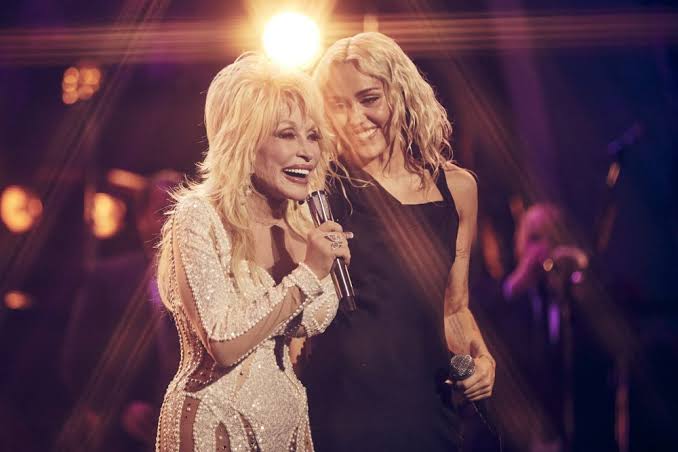 Miley Cyrus Honors Dolly Parton During Hollywood Bowl Show