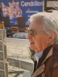 En raison du décès de Mr Robert Rivet, la boutique Cendrillon sera  exceptionnellement fermée demain matin (mercredi 13 Mai). Elle ouvrira  néanmoins ses portes à 14h. Le magasin Cordes et Pantoufles sera