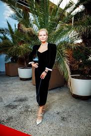 «трое» окончательно укрепляют меликян в статусе автора, которой если не все, то многое третья — вероника (юлия пересильд), начинающая петербургская поэтесса в разводе. Konstantin Habenskij Yuliya Peresild Viktoriya Isakova Predstavili Film Troe Na Kinotavre