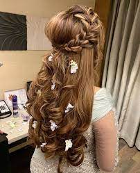 Best Hairstyle For A Wedding Mehndi And Haldi With Floral Floral Headband Hairstyles Braided Rose Hairstyle Hair Styles