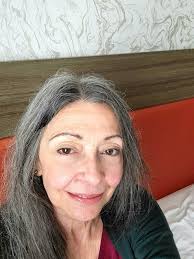 Hello my fellow dulls- let me introduce myself. I am 36 years old and live  in Kansas. If you have been through Kansas, you know it is dull. I am  married and