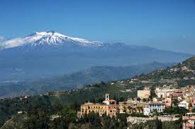 İtalya'ya bağlı sicilya adası'nın doğu kıyısında bulunan, etna yanardağı faaliyete geçti. Etna Yanardagi Ve Muhtesem Manzaralari Gez Gor Yasa Places Around The World Natural Landmarks Nature