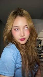 Amber Mouser's Instagram, Twitter & Facebook