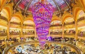 Beautiful and free entertainments for children and adults are to be discovered. Christmas In Paris Galeries Lafayette Paris Haussmann Pulls Out Its Magic