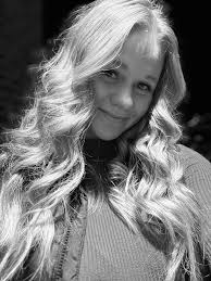 Hello everyone! My names Mariah! I have been an esthetician for around 4  years and a permanent make up artist for a little over a year! I have  recently moved to West